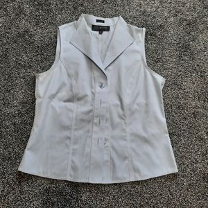 Jones New York Platinum Collection sleeveless blouse, size 2P.